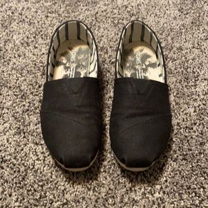 Black Toms Classic W 7.5